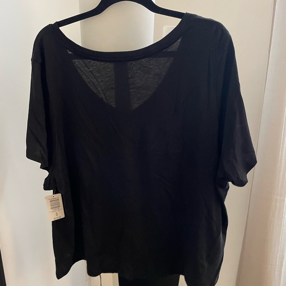NWT Torrid v neck cropped tee size 4 - Picture 4 of 4